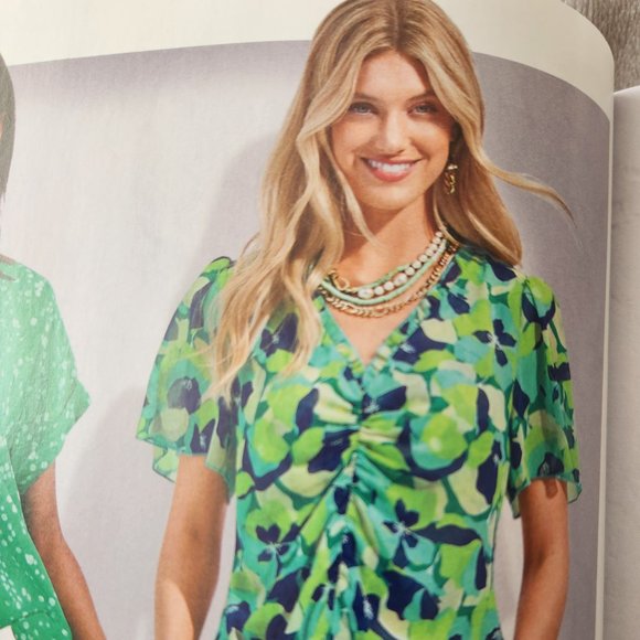 CAbi Trixie Top cropped blue and green floral top size M NWT Spring 2022 - Picture 3 of 12